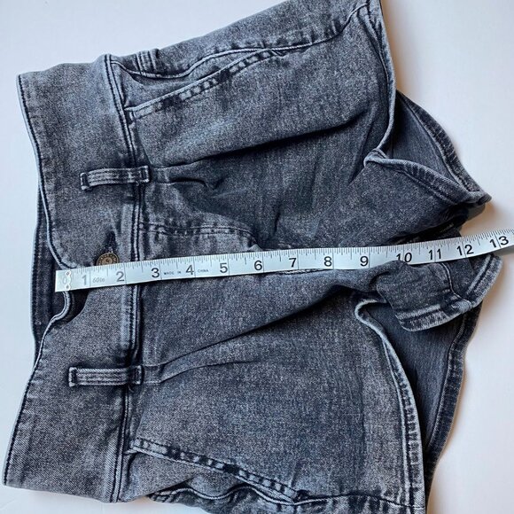 Hollister, washed black Ultra High Rise Mom Short 3”, size 5/27 - Picture 6 of 8